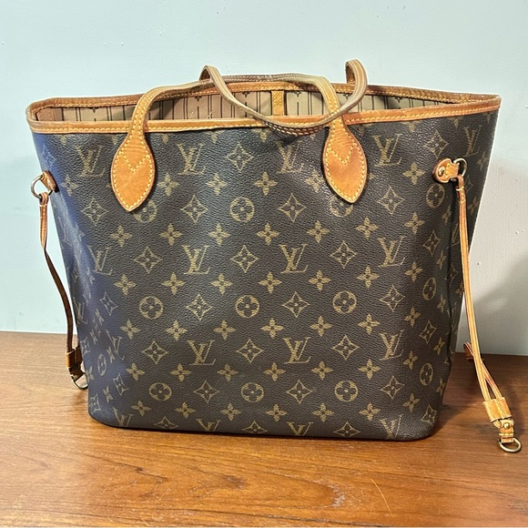 Louis Vuitton Handbags - Louis Vuitton Neverfull MM Monogram